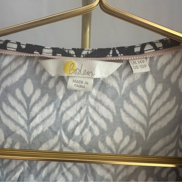 Boden‎ puff sleeve plunge neck shorts romper. EUC. Size 10P - Picture 6 of 6